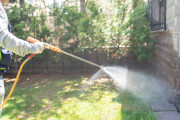 Best Exterminator Services  in Oakfield, WI